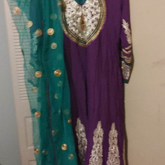 WOMEN SUIT - Picture 3 of 3